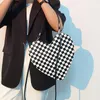 イブニングバッグ小さなシンプルな白い黒いPUレザー女性向け2021夏のデザイン女性の贅沢なハート形状の肩のハンドバッグ