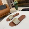 مصمم جديد SummerGolden Button Beach Slippers سيدة جلدية مسطحة سوليد 35-42 mkjl003