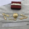 Pins broszki vintage proste powietrze balon matted stop figurka ludzka wisiorka broszka broszka Letter v Pin for Women Men Party Jewelry186r