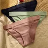 Kvinnors trosor sexiga kvinnor underkläder låg midja fast färg stickad bomullskvinna thong rosa underkläder femme280a