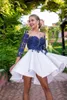 2021 Yeni Kraliyet Mavi Kokteyl Elbiseleri Sheer Boyun Aplikler Dantel Uzun Kollu Ruffles Mini Kısa Mezuniyet Mezuniyet Elbise Örgün Elbise Özel