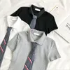 Nuovo design della moda femminile colletto rovesciato carino t-shirt polo stile college crop top top in maglia a filo corto con cravatta