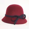 Berets 2022 Vrouwelijke Bowler Hats Basin van het Britse modeseizoen Hoed gracieus boog wollen pet onder luxe kasjmier