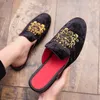 Män Half Luxury Royal Style Mules Slippers Velvet Broderi Loafers Fashion Casual Shoes