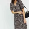 NELLOE V-HEE CHIC PRINT TRANSSTRING Коленые платья Длины Весна Летнее Смешанные Женщины с коротким рукавом Простые Vestidos 210510