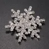 Pins, broscher Yada Rhinestone Christmas Snowflakes PinsBrooches för kvinnors herrkläder Scarf Spänne Krage Smycken Pins BH200059