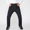 Jeans taglie forti Uomo Classico Primavera Autunno Stretch Pantaloni in denim nero Jeans neri Pantaloni larghi Vestibilità ampia Designer Jeans maschili 44 210518