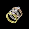 Toppkvalitet Extravagant Love Ring Four Prong Solitaire Diamond Guld Silver Rose Färger Rostfritt Stål Par Ringar Mode Kvinnor Designer Smycken Party Gåvor