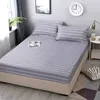 高品質の寝具1ベッドスプレッド+枕カバーシモンズ保護カバーアンチダニクリーンベッドルーム子供のようなベッドシートスカートF0079 210420