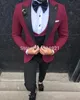 スタイルの新郎ムーンダークネイビーブルー新郎Tuxedos Shawl Red Lapel男性スーツの結婚式の3 Piceces（ジャケット+パンツ+ベスト+ネクタイ）D150男性のブレザー
