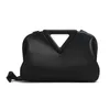 2021 Инвертированный треугольник вечерний сумки для головы кожа в и тот же клип кондитерской облачные сумки портативные наклонные сумочки на одно плечо201M