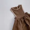 Bébé enfants vêtements japon corée du sud Style printemps été filles sans manches poches coton et lin gilet robe 210611