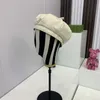 가죽 베레모 모자 고품질 디자이너 클래식 삼각형 럭셔리 P 패션 여성 베레모 모자 망 맞는 모자 남자 비니 casquette D2110146HL
