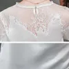 Koreansk Silk Blus Kvinnor Vit Blusar Lantern Sleeve Skjorta Kvinna Satin Lace Toppar Broderi Shirts XXL 210604