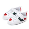 Zapatos de bebé para recién nacidos, niños, niñas, corazón, estrella, primeros pasos, cuna, parte inferior suave, cordones para niños, zapatillas de deporte de PU para niños pequeñosSXS4{categoría}