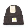 Gorros de tricô com etiqueta de tecido para homens e mulheres gorros de caveira para casais de inverno estudantes chapéus de esqui quentes 2022 7 cores