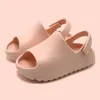 Sandaler Fyra säsong Flickor Pojkar Baby Tofflor Mini Strandrutschbanor Sandal Platt Pool Vatten Skor EVA Hem För Barn Småbarn