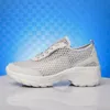 2021 Tasarımcı Koşu Ayakkabıları Kadınlar Için Beyaz Gri Mor Pembe Siyah Moda Erkek Eğitmenler Yüksek Kaliteli Açık Spor Sneakers Boyutu 35-42 EA