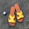 Nuove diapositive Pantofole estive da donna Scarpe da spiaggia all'aperto Sandali in pelle da donna di marca di moda Pantofole piatte infradito per donna