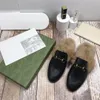 Mode designer kvinnor päls fluffiga tofflor broderar blomma loafers äkta läder mulor kvinna brun metall spänne kedja casual flat skor slipper 35-41 g888