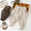 Pantaloni di moda per bambini pantaloni pantaloni di vellutoy vestiti di vestiti primaverili per bambini piccoli biege marrone cotone