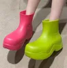 العلامة التجارية النساء الأحذية المطر المطاط السيدات المشي للماء الكاحل rainboots عارضة سميكة أسفل التمهيد قصيرة