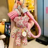 20 datorer Fashion Cute Women's Bagcar Keychain Pendant High-end Handgjorda halsduk L￤derhandv￤ska Key Chains Tassel Rodeo Crystal Little Bear Bag Charm Charm
