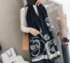 여성 Shawls 새로운 가을과 겨울 스카프 여성 동백 양면 모방 캐시미어 따뜻함 두꺼운 에어컨 큰 목도리 공장 도매