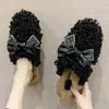 Partihandel Nyöst höst Vinter Kvinnor Tofflor Metallkedja All Inclusive Wool Slipper för Kvinnor Grå Ytter Slitage Plus Big Szie Muller Half Drag Shoes