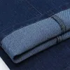 Jeans da uomo Arrivo elasticizzato per uomo Primavera Autunno Pantaloni casual da uomo in cotone di alta qualità con vestibilità regolare Pantaloni larghi blu scuro 220831
