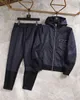 Höst och vinter 2021 Ny lyxkvalitet Tracksuit Mode Splicing Material Design Smooth och Bekväm Zipper Hooded Handsome Mens