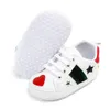 News Newborn Boys Baby Heart Star First Walkers Zapatos de cuna para niños Lace Up Pu Sneakers PREWALKER Sneakers