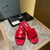 Kutu Moda Terlik ile Sandalet Üçlü Black Beyaz Slaytlar Kaydırıcılar Erkekler Kadın Terlik Saborçular Üçgen Logo 2022
