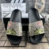 2021 Herren Damen Slipper Sommersandalen Scuffs Strandrutschen Freizeitpantoffeln Damen Sandali Badezimmer Home Schuhe Trendige Büropantoffeln Blumenschlange