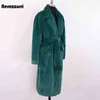 Nerazzurri vinter lång grön varm mjuk lös fluffig faux päls kappa kvinnor bälte lapel elegant lyx designer koreanska mode 211220