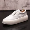 Herrparty Europa andningsbara stil skor bröllop sport manlig casual tjocksulade promenad sneakers tofflor som kör mockasins loafers x37 940 874