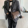 Mode handväskor axelväska krokodil mönster vintage kvinnors tote liten solid märkesdesigner crossbody mode pu läder