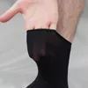 Męskie skarpetki Mężczyźni Casual Cienkie Długie Oddychające Męskie Białe Czarne Solid Colors Soft Ice Cool Fashion Sock Ultra-Thin Crew