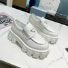 Desinger Vrouwen Casual Schoenen Monoliet Driehoek Logo Zwarte Schoen Verhogen Platform Sneakers Cloudbust Klassieke Patent Matte Loaf mannen