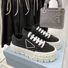 Tasarım Sıradan Ayakkabı Kadın Platformu Tuval Dantel Up Moda Spor Sneaker Klasik Beyaz Kırmızı Siyah Orijinal Kutu ile