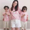 Style coréen été famille de cinq ensembles assortis dessin animé ours T-shirt mère père fils fille tenues E024 210610