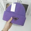 Klassisk lyxig stickad mössa märkesdesigner Beanie Cap för män och kvinnors passform Hattar Unisex 100% Cashmere brev fritid varm Skalle Hatt utomhus mode hög kvalitet