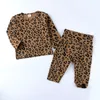 Facejoyous 1-6 anni Autunno Bambino Bambini Baby Boy Girl Copre Gli insiemi Felpa a maniche lunghe Pantaloni Pantaloni Stampa leopardata Abiti 210413