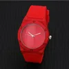 Fashoin stile uomo orologi donna movimento al quarzo rosso rosa silicone alta qualità unisex abito da polso orologio da donna montre de luxe315e