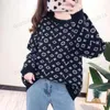女性のセーターの模倣アルパカ秋と冬の新しい丸い首のプルオーバーセータールーズ韓国の長袖のブラウス大規模