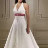 Venda de vestidos de casamento bordados brancos e vermelhos novos frisados ​​sweep train mangas Aline Satin Halter vestidos de noiva personalizados Mad3590819