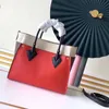 Kvinnor Luxurys Designers Bags 2021 Fashion One-Shoulder Messenger Bag Klassisk Tvåfärg Samlokalisering Retro Bekväm Handväska Nr M53823