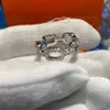 anelli di design moda lusso gioielli da donna di alta qualità personalizzati diamanti leggeri lussi anelli a fascia gioielli versatili stile regalo di compleanno molto bello