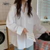 Coréen lâche bureau Lady blanche chemise de poche Bouton de poche vers le revers à manches longues décontractées et vêtements de taille pour femmes blusas 12729 210508