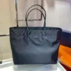 2021 New Designer Re-Nylon Tote Bag borse Shopping Bag Borsa da donna in nylon di alta qualità Borsa da donna di grande capacità Maniglia da donna Sho216Q